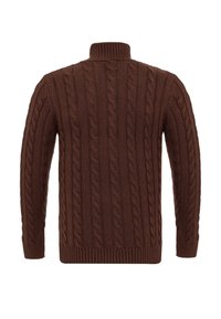 Brązowy sweter dzianinowy z wysokim kołnierzem, zdobiony wzorem w warkocze. Rękawy i dół są zakończone ściągaczem, co dopełnia teksturowany design.