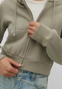 Stradivarius Sweater met rits - light green