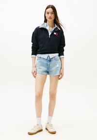 Tommy Jeans RAW HEM - Denim shorts - denim light