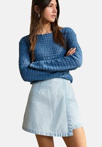 Next REGULAR FIT - Lühikesed teksad - bleach blue