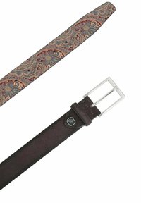 Brauner Ledergürtel mit einem Stoffband im Paisley-Muster. Silberschnalle in rechteckiger Form, zusätzliche Details sind Lochstanzungen im Stoff.