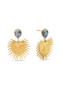 Pendientes en tono dorado con un diseño de explosión solar texturizado, adornados con picos alargados y una piedra en forma de lágrima azul en la parte superior.