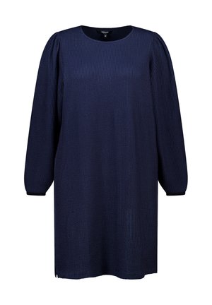 Marineblauwe gebreide jurk met lange mouwen, ronde halslijn, gestructureerd patroon en zijsplitten aan de zoom voor bewegingsvrijheid.