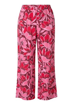 Weite Hose mit elastischem Bund, mit einem kräftigen Blumenmuster in Rot- und Rosatönen auf dunklem Hintergrund.