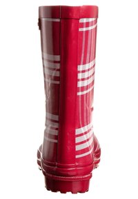 Punainen kuminen sadekenkä, jossa valkoinen vaakasuora ja pystysuora ruutukuosi, teksturoitu pinta ja vahvistettu kanta; suunniteltu kestäväksi ulkokäyttöön.