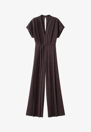 Donkerbruin geplooid jumpsuit met korte mouwen, diepe V-hals, ceintuur in de taille en wijde pijpen. Soepele textuur en een nauwsluitend bovenlijf.