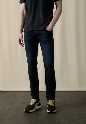 SHAPED FIT SHAPED LEG LOW WAIST CROTCH REGULAR LENGTH ZIP FLY - Jeans straight leg - blue black