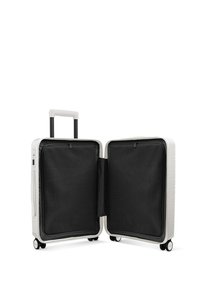 Hartschalenkoffer in Weiß mit schwarzem Innenraum, zwei Fächern mit Netzpaneelen, ausziehbarem Griff und vier Rollen für Mobilität.