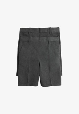 Deux paires de shorts gris foncé jusqu'aux genoux avec passants pour ceinture et poches avant, empilés avec l'un légèrement derrière l'autre.