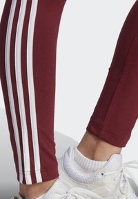 adidas Sportswear ESSENTIALS 3 STRIPES LEGGINGS - Pajkice - shadow red/white
