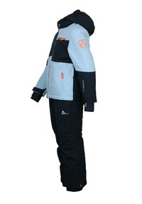 Ensemble de veste et pantalon de ski, avec des panneaux bleu clair et marine, des zips orange, une capuche, des poches latérales et des poignets ajustables. Matériau imperméable.