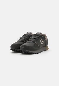 Colmar Originals TRAVIS BOOST - Sapatilhas - anthracite/military green