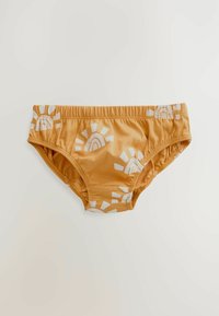 Gule svømmebukser med hvide sol- og regnbuemønstre, med elastisk talje og tekstureret stof for komfort.