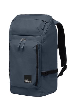 Dunkelgrauer Rucksack aus strapazierfähigem Material, mit einem oberen Reißverschluss, Fronttasche mit doppeltem Reißverschluss und verstellbaren Trägern. Jack Wolfskin-Logo enthalten.