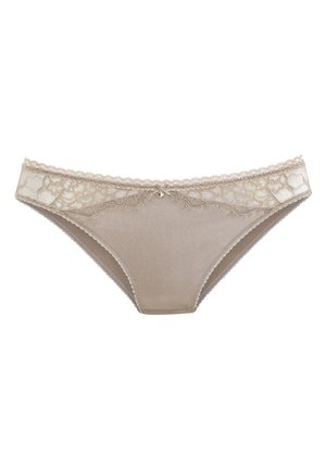 Beige Unterwäsche mit Spitze, die ein glattes, mattes Material, eine Schleifenakzent an der Vorderseite und zarte, gewellte Kanten aufweist.