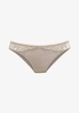 Beige Unterwäsche mit Spitze, die ein glattes, mattes Material, eine Schleifenakzent an der Vorderseite und zarte, gewellte Kanten aufweist.