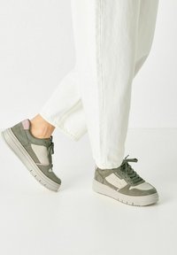 Tamaris SNEAKERS - Sneakers basse - sage comb