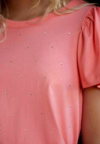 Next SHORT SLEEVE SPARKLE BUBBLEHEM REGULAR FIT - Nyomott mintás póló - fluro pink