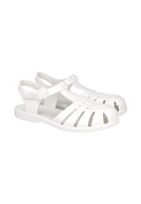 Chanclas de plástico blancas con correas ajustables y diseño recortado. Presentan punta cerrada y suela texturizada para agarre y comodidad.