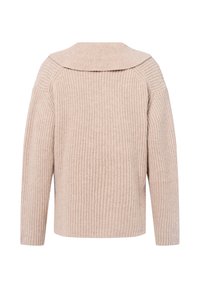 Beige ribbed Strickpullover mit weitem Kragen und überschnittenen Schultern, der eine legere Passform und strukturierte Stoffqualität aufweist.