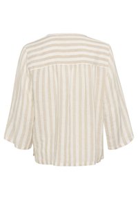 Blusa in lino a righe beige e crema con maniche a tre quarti, retro plissettato, scollo rotondo e orlo con spacchi laterali. Tessuto morbido e strutturato.