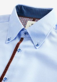 Next TRIMMED FIT SINGLE CUFF - REGULAR FIT - Camicia - light blue