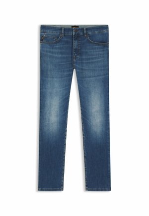 Vaqueros ajustados azules con ligero desgaste en los muslos, diseño clásico de cinco bolsillos y cierre de botón en la cintura.