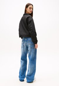 Tommy Jeans ESSENTIAL  - Sommerjakke - black