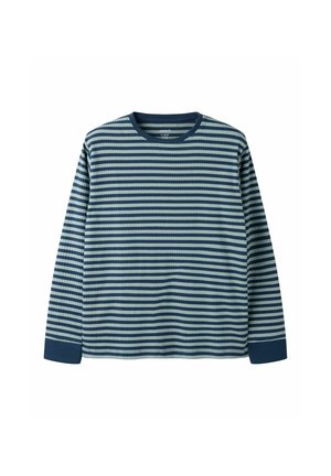 Chemise à manches longues en tricot côtelé avec rayures horizontales bleu marine et bleu clair, bordure bleu marine au col et aux poignets.