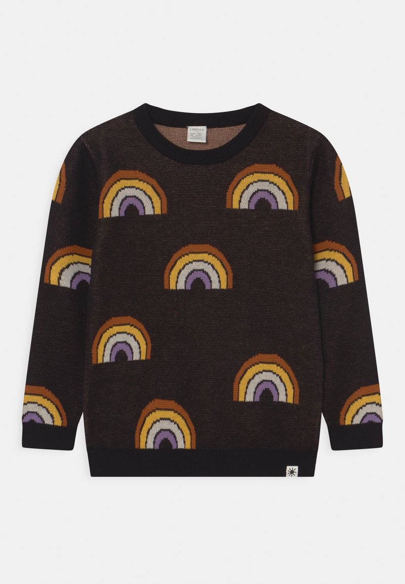 Pull en maille marron foncé avec motifs arc-en-ciel en demi-cercles répétitifs en orange, jaune, blanc et violet, doté d'un col et de poignets côtelés.