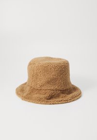 Chapeau seau en peluche marron avec une texture duveteuse, couronne arrondie et large bord légèrement tombant. Pas de motifs ni d'accents visibles.