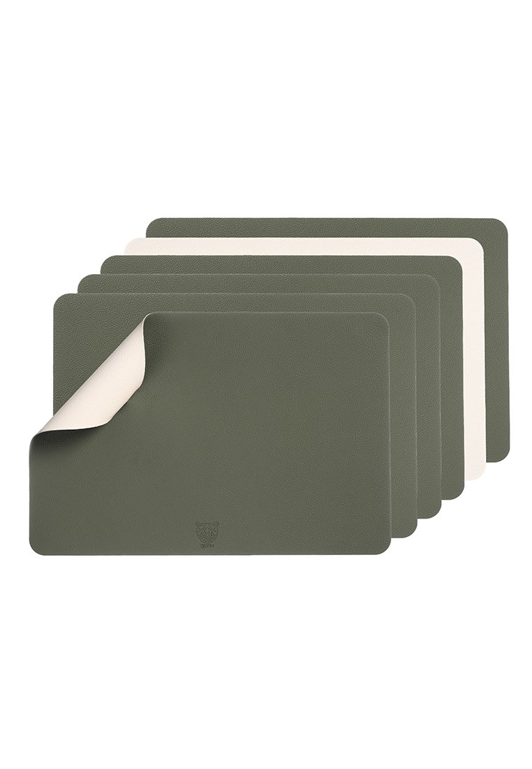 Set aus sechs rechteckigen Tischunterlagen aus dunkelgrünem synthetischem Material mit einer strukturierten Oberfläche und einer hellen Rückseite.