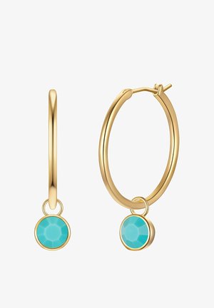 Pendientes de aro de oro con un acabado texturizado, que presentan una piedra facetada de un suave color turquesa suspendida de cada aro.