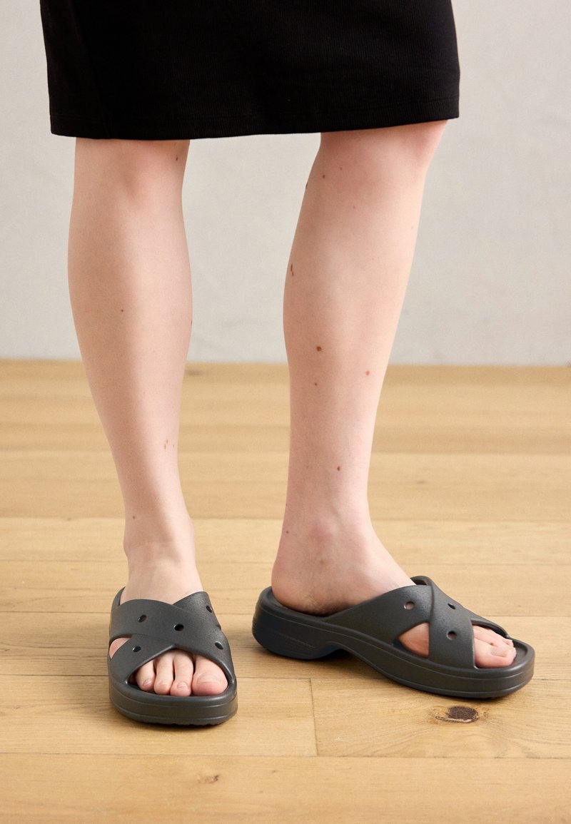 Crocs Pool slides - black/anthracite - Zalando.ie