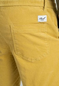 Reell REFLEX EASY - Shorts - baby cord hemp