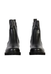 Botas de cuero negras hasta el tobillo con un diseño elegante, una suela resistente y cremalleras laterales para facilitar su uso. Textura suave con un detalle mínimo.