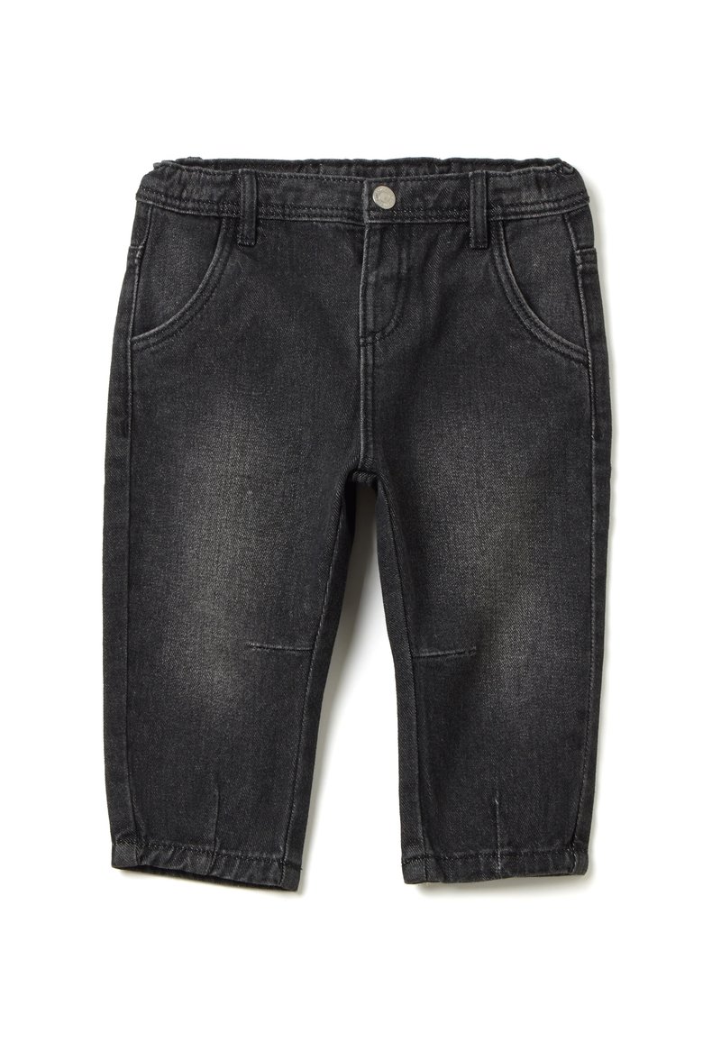 Pantalones vaqueros negros para niño pequeño con cinturilla elástica, bolsillos frontales y cierre de botón, con un ligero desgaste en los muslos y las rodillas.