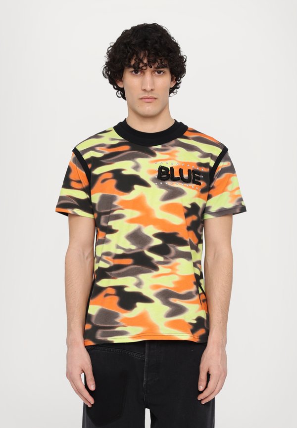 BLURRED CAMO - Print T-shirt - multicolour