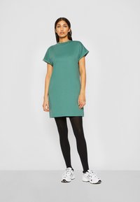 Urban Classics - CUT ON SLEEVE TEE  - Jerseykleid - paleleaf Thumbnail-Bild 1