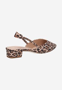 Leopardenmuster geschlossene Schuhe mit niedrigem, klobigem Absatz, ausgestattet mit einem Kreuzriemen-Design und weichem Stofftexture. Neutrale Farbpalette.