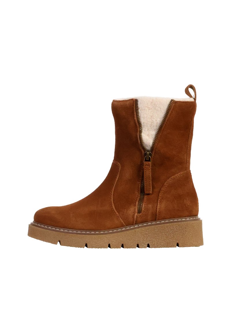 Stivale alla caviglia in suede marrone con suola spessa e testurizzata, zip laterale e morbido rivestimento beige sulla parte superiore per un maggiore calore.