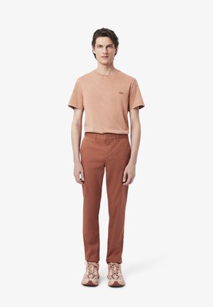 Pantalones chinos - marron terracotta ik