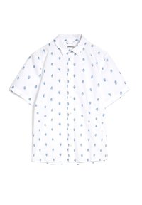Camicetta bianca a maniche corte con motivi di foglie blu. Presenta un colletto button-down e un orlo dritto. Tessuto morbido con una superficie liscia.