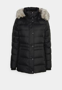 Doudoune noire avec capuche à fourrure. Comprend une fermeture à boutons, un tissu matelassé et des poignets côtelés. Fini en tissu lisse.