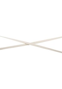 Palillos de madera, color beige claro, textura suave, forma cilíndrica, cruzados en el centro, diseño minimalista.
