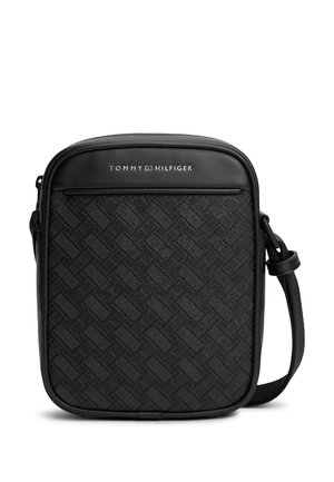 Sac bandoulière noir Tommy Hilfiger avec panneau avant texturé et sangle d'épaule réglable sur fond blanc.