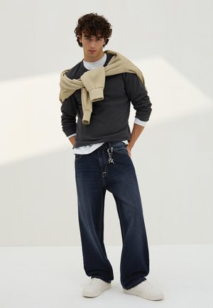 Bershka Vrečaste kavbojke - dark blue