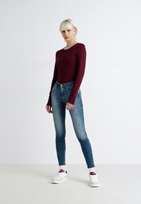 Levi's® DRIVE - Tenisice - regular white
