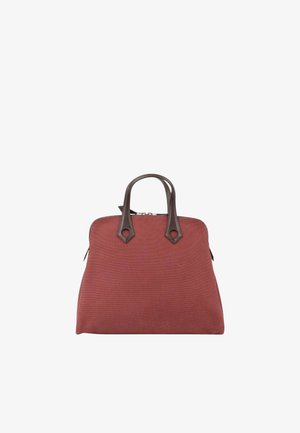 Sac à main carré marron avec tissu texturé et poignées arrondies marron foncé sur fond blanc.