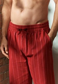 Next REGULAR FIT - Pyjamahousut/-shortsit - red